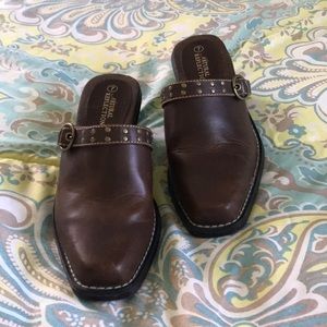 Natural Reflections size 7 brown western mule